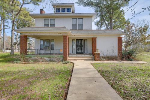 Expansive Wheatley Home about 65 Mi to Memphis!