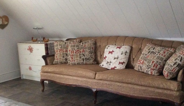 EXPECT THE VERY BEST The Fisher House, Unique Three Bedroom Home, 4 night min.