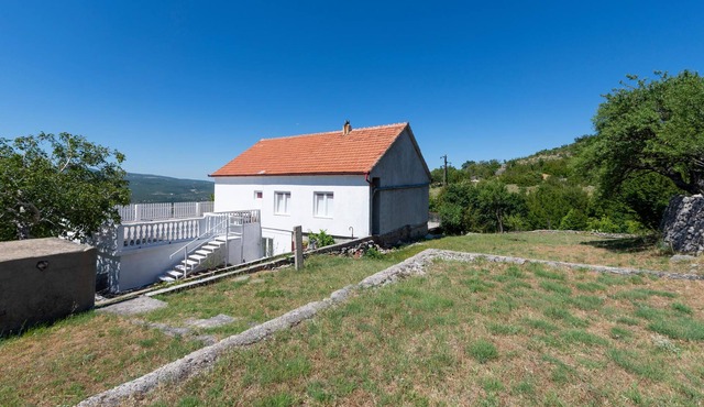 Experience a fantastic nature vacation in this beautiful vacation apartment in a detached house.