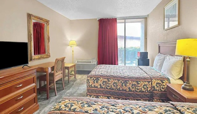 Experience a Sleek & Inviting Room Near Graceland & Memphis Airport - 2.6 miles
