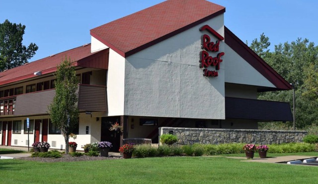 Experience a Weekend of Fun! Pet-friendly, FREE Parking, Near Glen Falls!