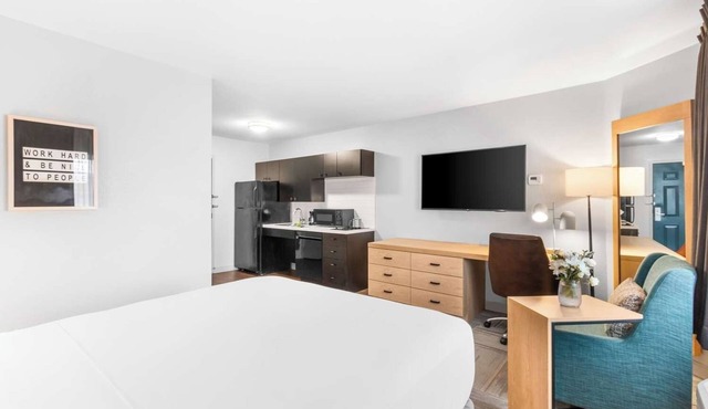 Experience Austin's Famous 6th Street from Comfortable & Family Friendly Suites