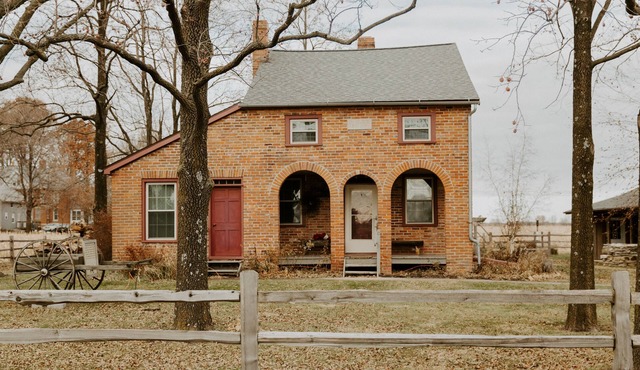 Experience Beautiful Pioneer Home In Nauvoo!