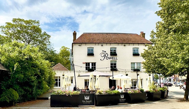 Experience boutique comfort above The Powell pub in Birchington. Stylish en-suite rooms, luxury touches, and a vibrant pub below—perfect for business, couples, or families. Book your coastal escape today!