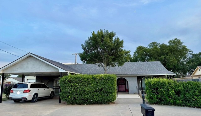 Experience Casa de Chavela-A charming Spanish style home in Slaton!