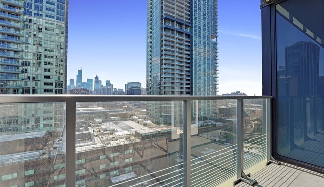 Experience Chic Chicago Living in Old Town – Spacious Suites & Luxe Amenities