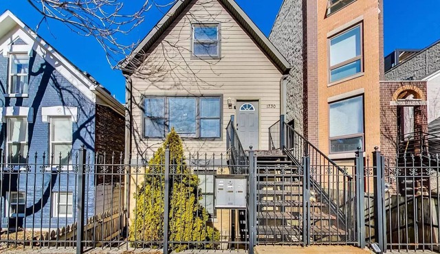 Experience Chicago in one of it's hottest neighborhoods!
