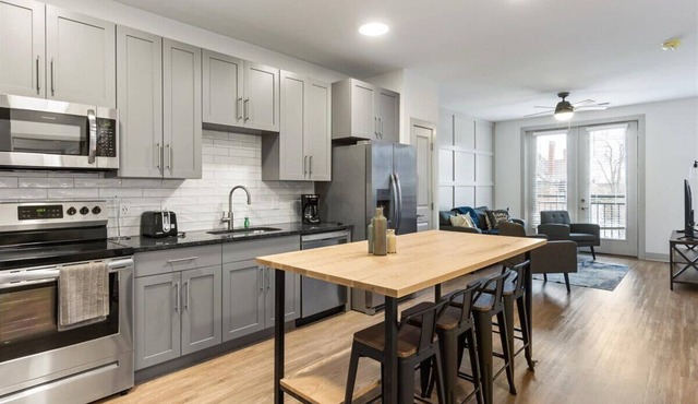 Experience Cincinnati! Walkable Modern Condo