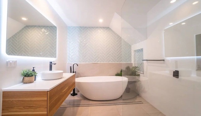 Experience Coastal Bliss: Your Ultimate 5-Bedroom Getaway @ Bagnall's Beachouse