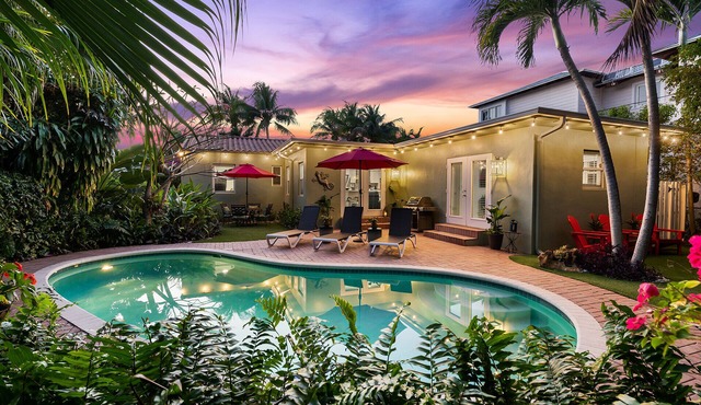 Experience Coconut Cottage, a Beautiful Tropical Retreat Close from to Beach Attractions