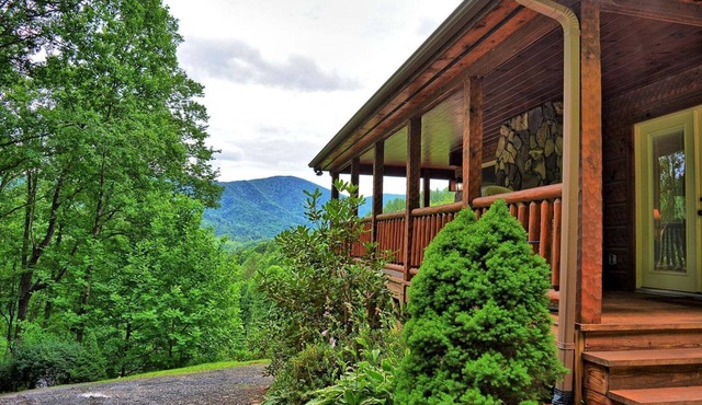 Experience comfort at Incommunicado in Warrensville, NC—a cozy 4-bedroom cabin for 10!