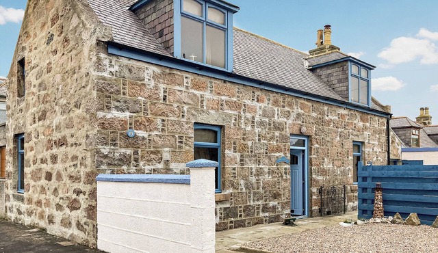 Experience cosy comfort in this Cairnbulg holiday home, featuring a log fire.