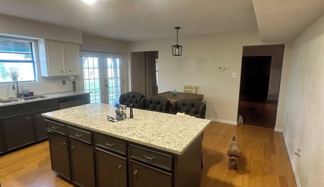 Experience country life on 300 acre cattle ranch! Family sized 6 bedroom home!