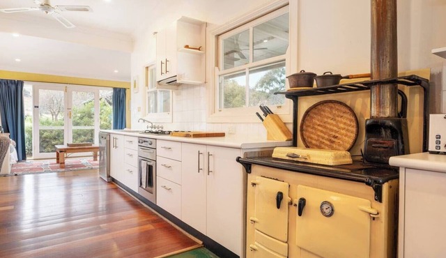 Experience Country Mudgee at Lone Pine Farmhouse