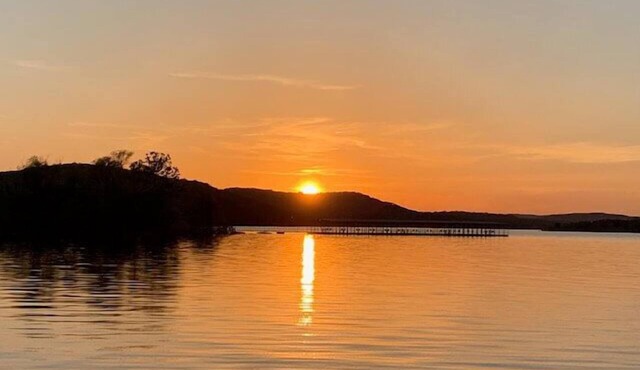 Experience Dockside Living on Table Rock Lake w/Easy Walk-In Access, Dog-Friendly & Free Tickets