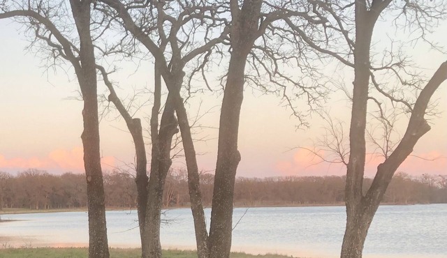Experience Elm Lake Ranch. Close to Waco, Magnolia Silos and Baylor.