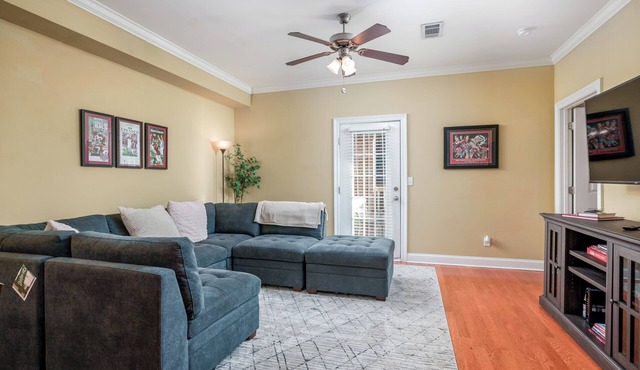 Experience Game Day Bliss at 'Crimson Traditions': Your Cozy 2-Bed Condo near The University of A.