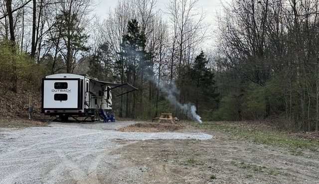Experience Glamping in style. private Hot tub spa! Private lake -Pet Friendly