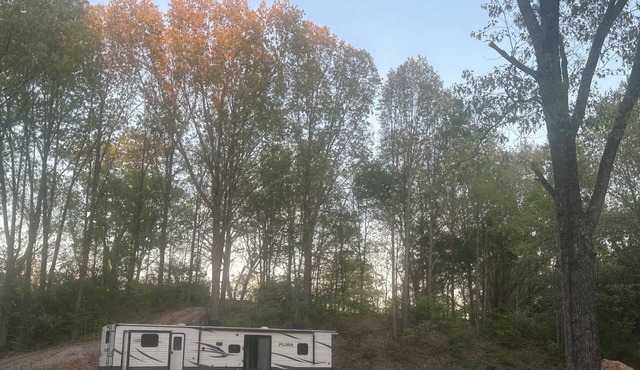 Experience Glamping in style. Private Lake - Pet Friendly!