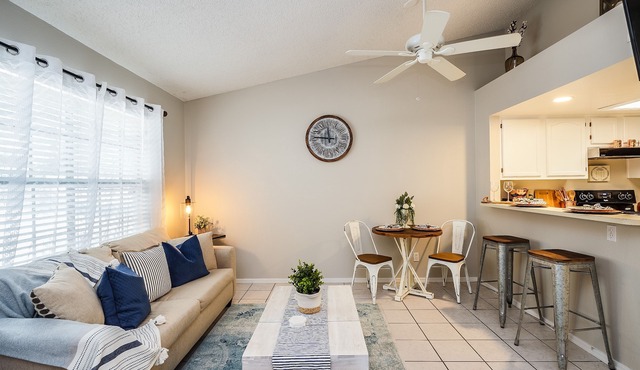 Experience Glendale near Cardinal Stadium. Quiet comfy condo with full kitchen.