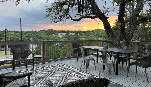 Experience hill country life & relax! Family & Pet Friendly near Canyon Lake.
