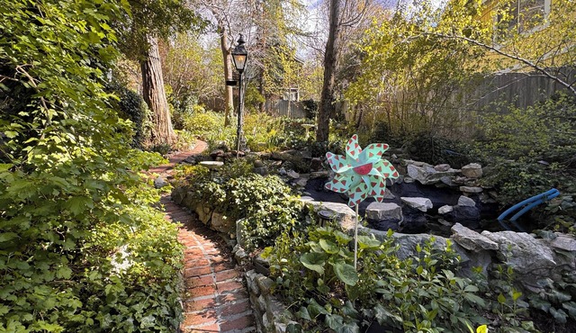 Experience Lake Gregory charm steps away! Four bedroom Crestline cottage awaits.