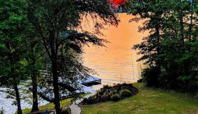 Experience Lake Life !nBring your family AND your boat !