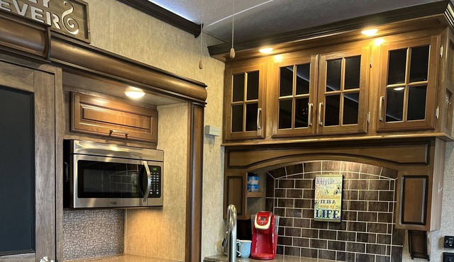 Experience Lakeside Bliss: Unwind in a Charming Camper at Norris Landing Marina!