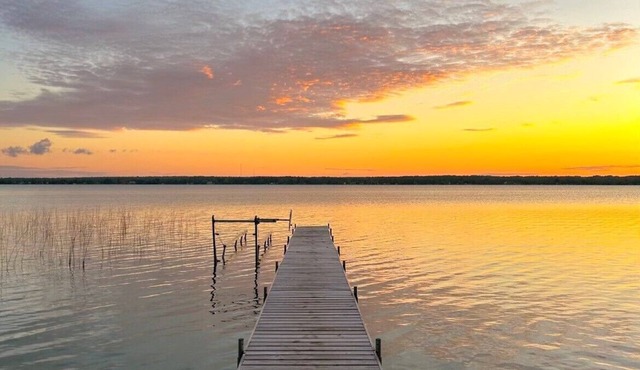 Experience Lakeside Luxury: Your Ultimate Retreat Awaits on Long Lake!