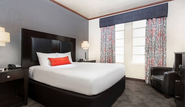 Experience Las Vegas Like No Other! Awesome Unit Near at The Strip! Free Parking