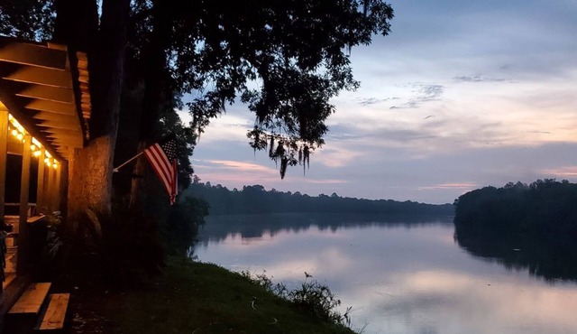 Experience life on the Alabama River! Pet-Friendly! 3BD/2BA