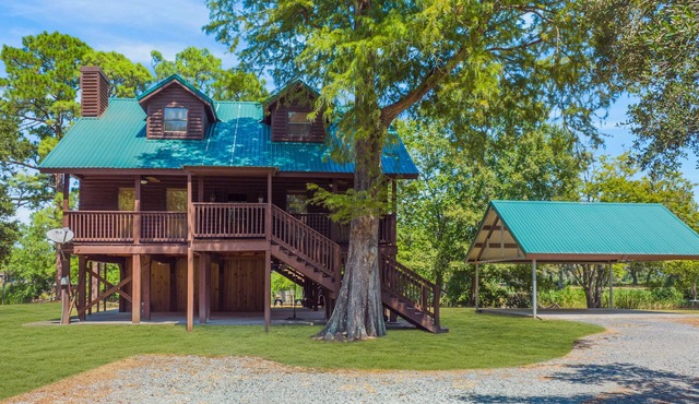 Experience Louisiana, Cabin on Bayou Petite Anse, centrally located in Acadiana