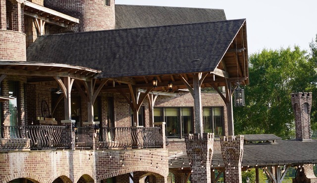 Experience Luxury at a Secluded 10BR Castle: Lakes, Beach, Luxury! Pet Friendly
