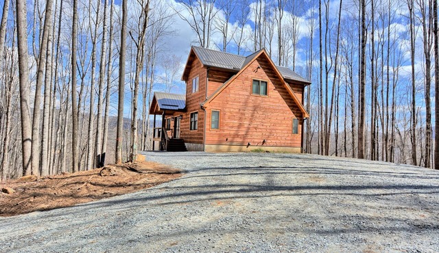 Experience luxury at It'll Do Cabin in Todd, NC—spacious 4BR, mountain views, great amenities!