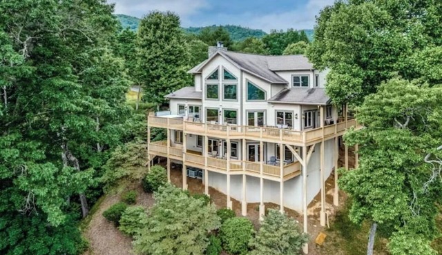Experience luxury at the Whittier Summit Escape