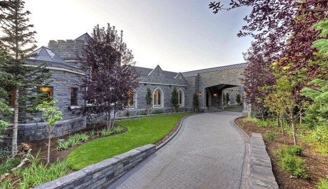 Experience luxury at Colony Ski Castle, heart of Park City, perfect for ski and family