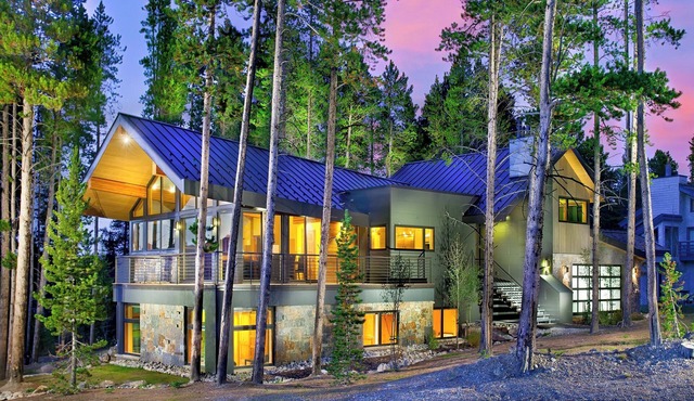 Experience luxury in this 4-bedroom Cloud Cabin in Breckenridge!