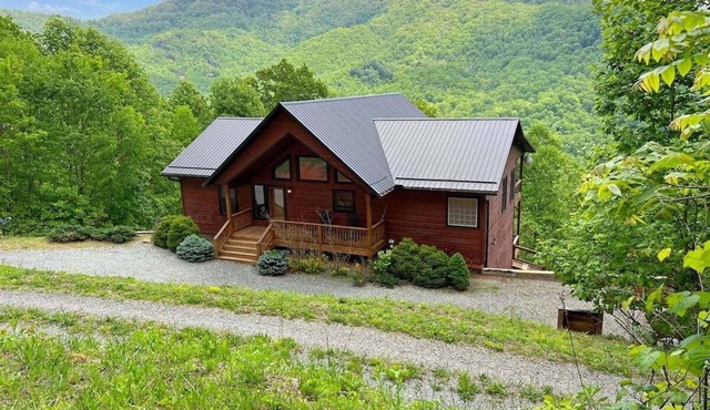 Experience luxury in the Smoky Mountain High cabin