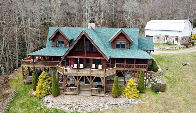 Experience luxury in this 6-bedroom cabin in Sugar Grove, NC, ideal for 12!