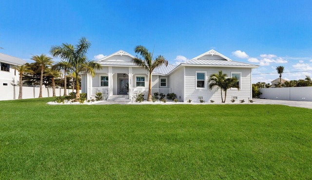 Experience luxury | Private Pool | Boca Grande, Pet Friendly | Sleeps 10