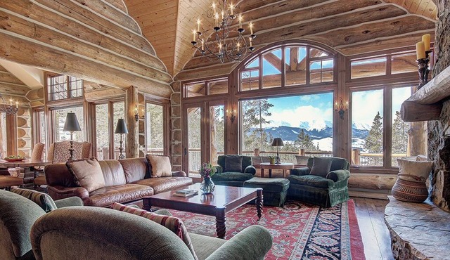 Experience luxury at Ten Mile Estate, stunning mountain views and private hot tub!