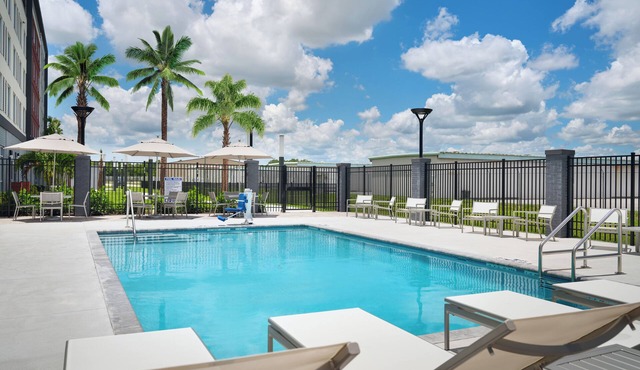Experience Melbourne! 6 Miles Away from the Beach