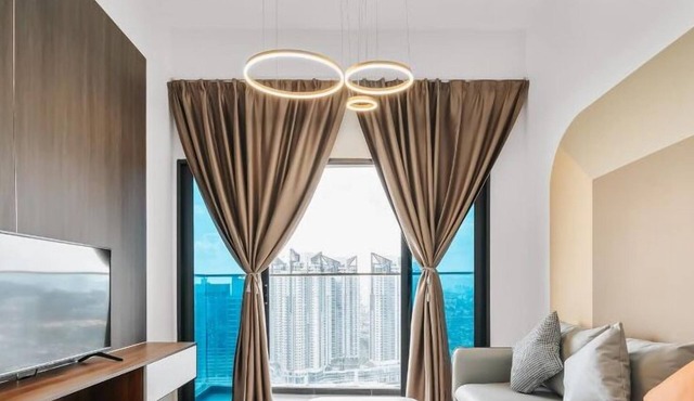 Experience Modern Comfort: 2Bedroom/2Bathroom with Balcony [Nowhere]