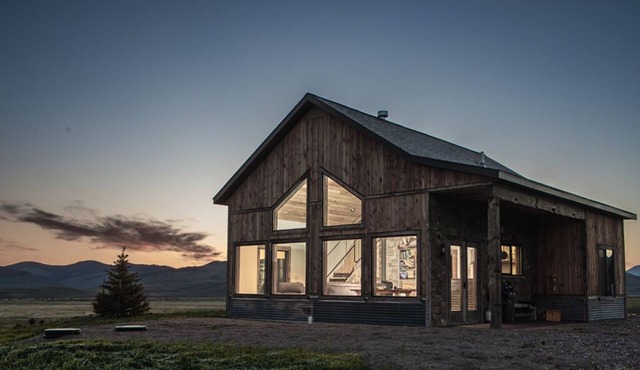 Experience Montana's Rustic Charm in the Big Hole Valley!