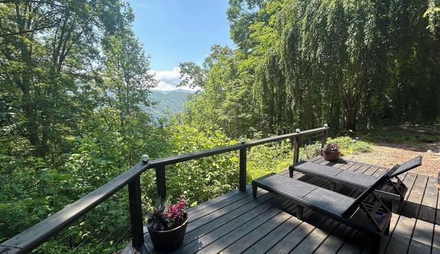 Experience mountain serenity at Edgeview Chalet