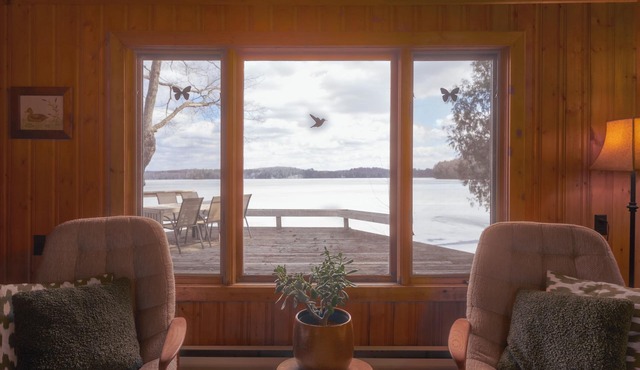 Experience Muskoka in our dog friendly cottage with 2 beautiful A-frame bunkies