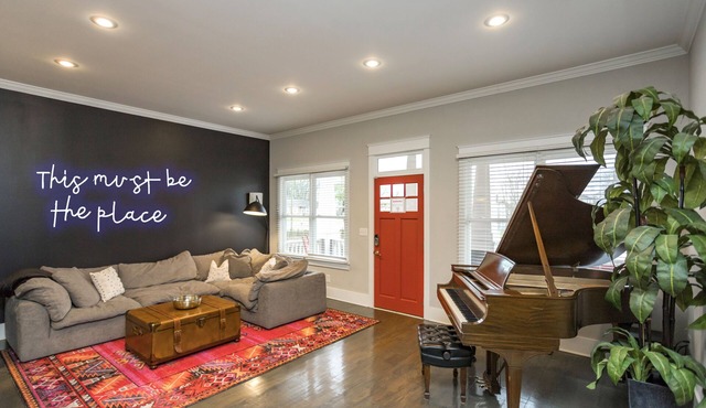 Experience Nashville’s Ultimate Getaway with a Hot Tub, 3 Miles from downtown. n