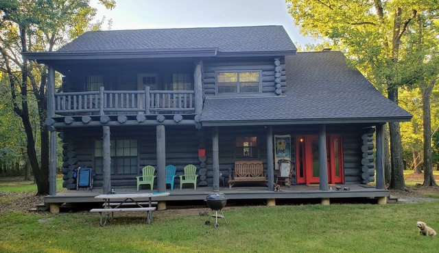 Experience nature nearby! Cozy 3-bedroom cabin, next to Ft. Gibson Lake!