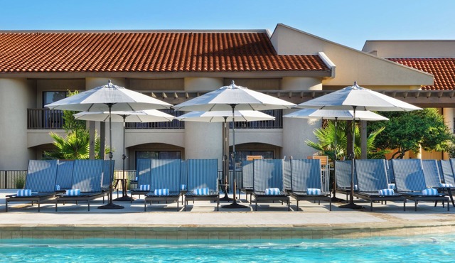 Experience Nature's Splendor: Luxurious Resort with Unforgettable Views| 3 Units
