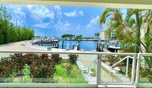 EXPERIENCE OUR UNIQUE OCEAN VIEW RESORT STYLE PROPERTY LOCATED IN KEY LARGO!
